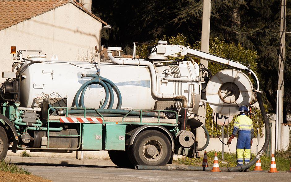 comment déboucher canalisation wc Poissy